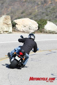 据摩托车安全基金会称，有些人为了自己的利益应该远离摩托车。